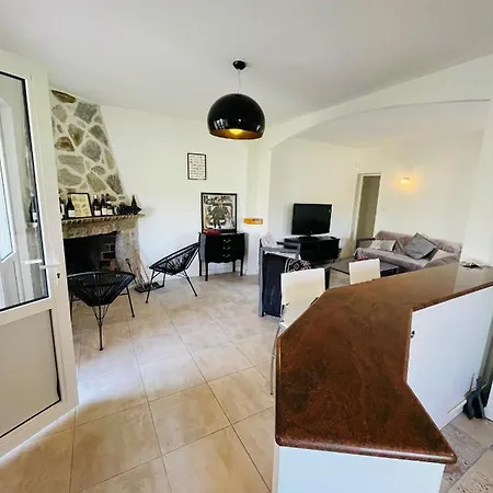 Bas De Villa Tout Equipe Avec Magnifique Vue Sur Le Mont Gozzi, Proche Ajaccio *