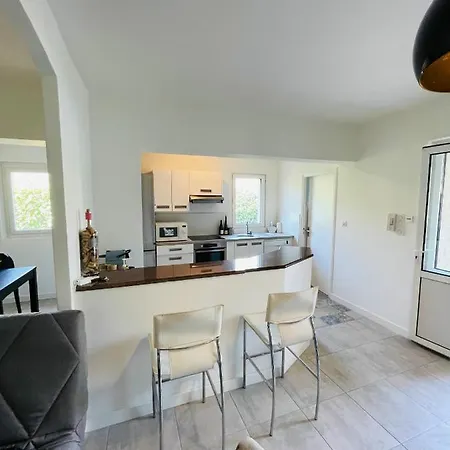 Apartament Bas De Villa Tout Equipe Avec Magnifique Vue Sur Le Mont Gozzi, Proche Ajaccio Appietto